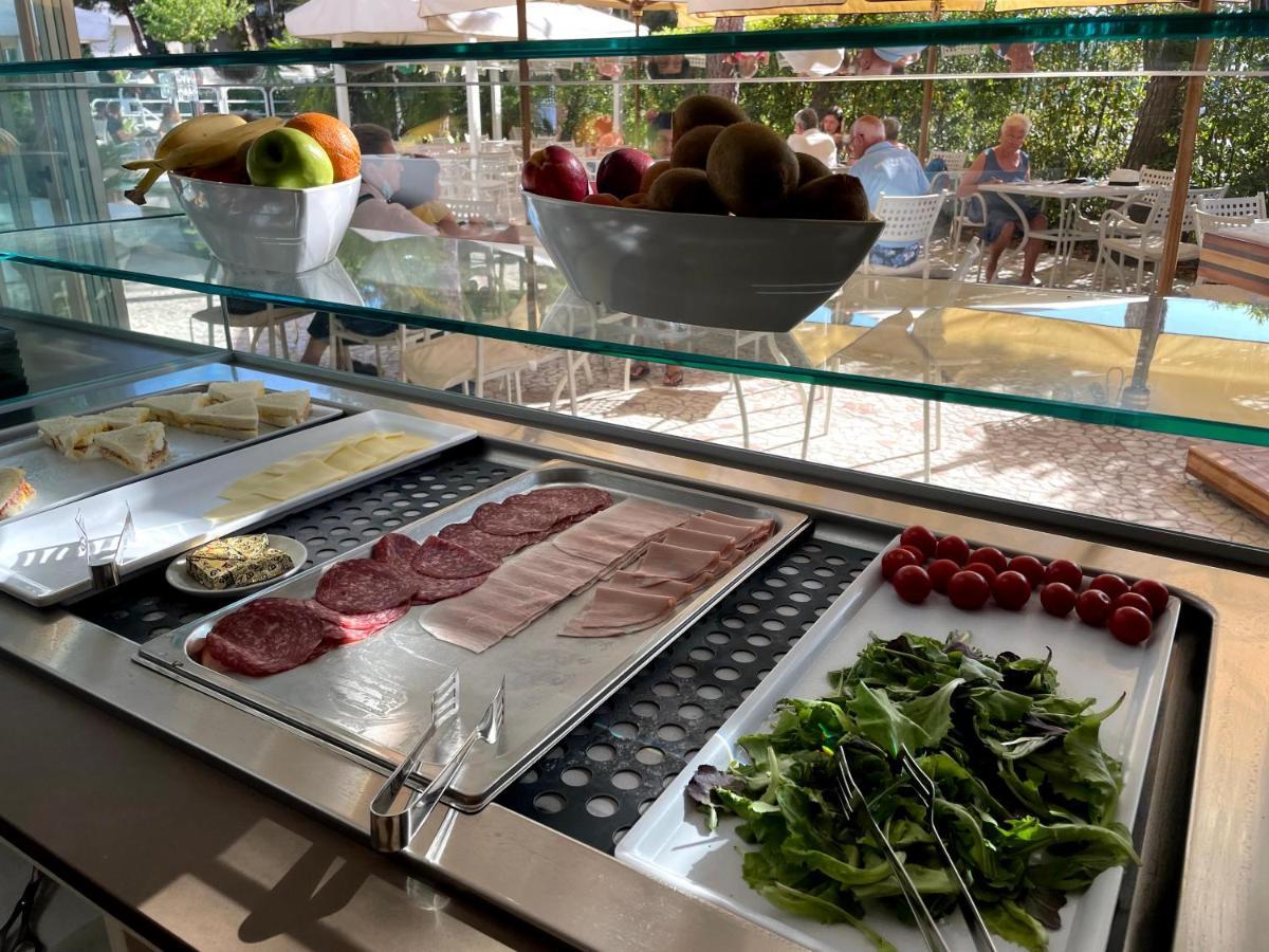 Hotel Franca Милано Мартима Екстериор снимка