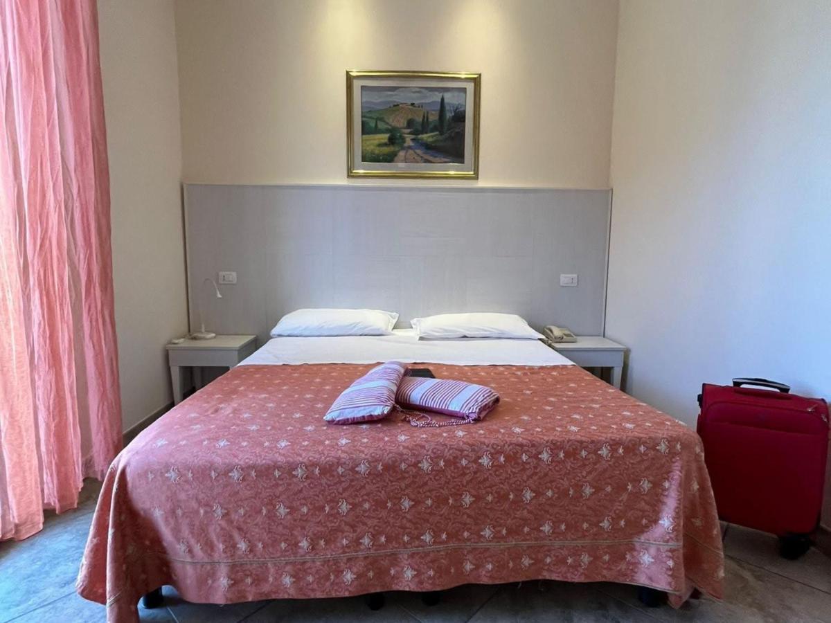 Hotel Franca Милано Мартима Екстериор снимка