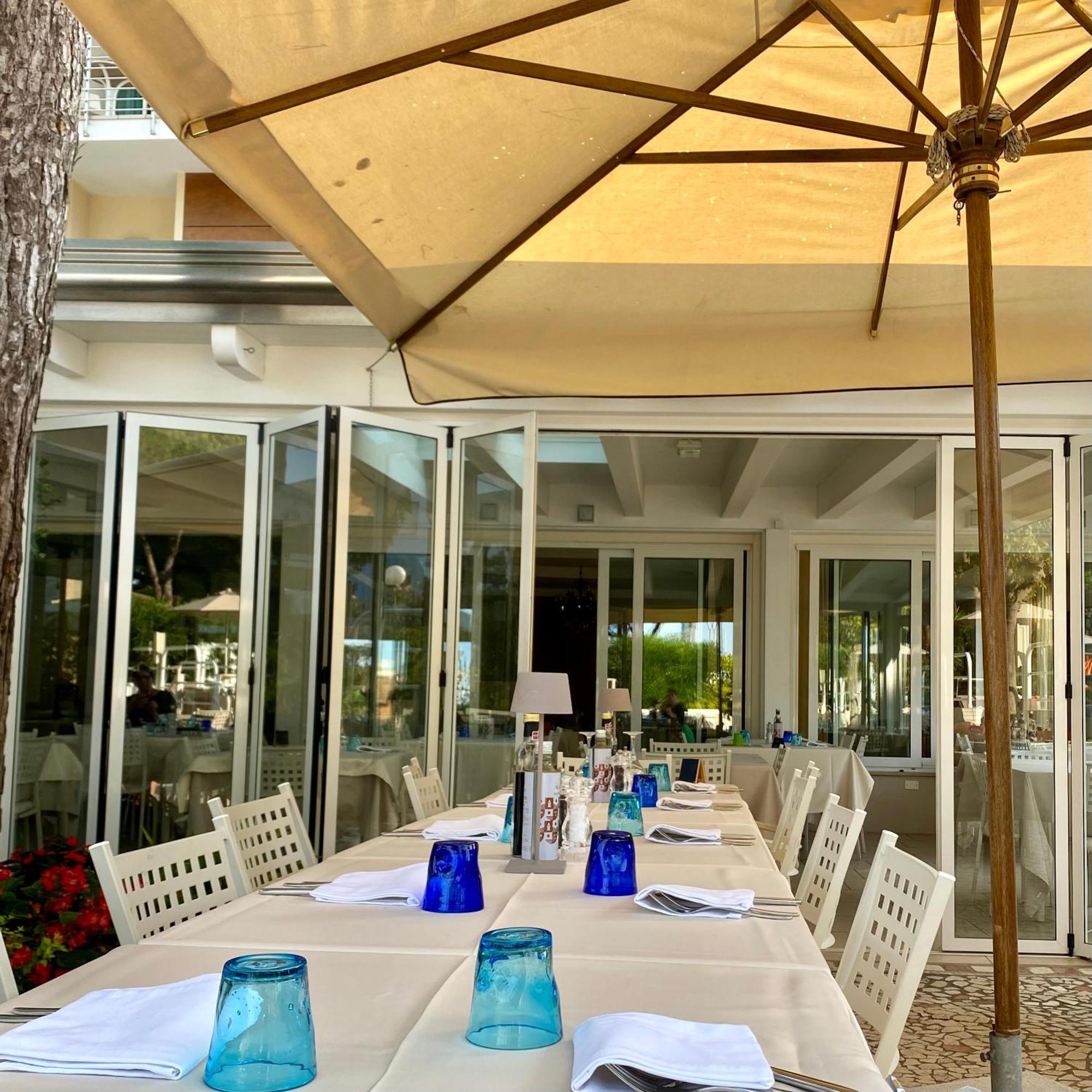 Hotel Franca Милано Мартима Екстериор снимка