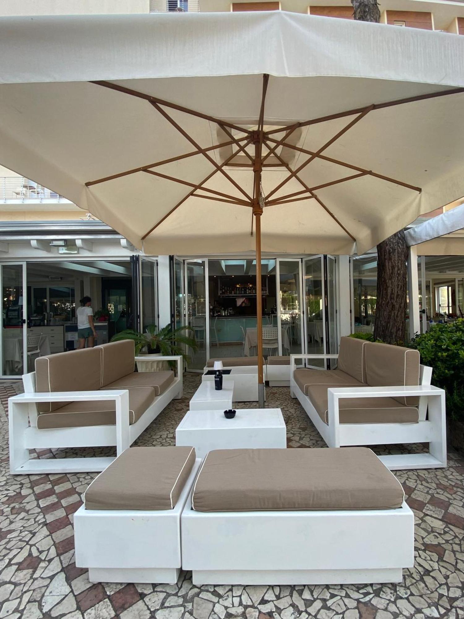 Hotel Franca Милано Мартима Екстериор снимка