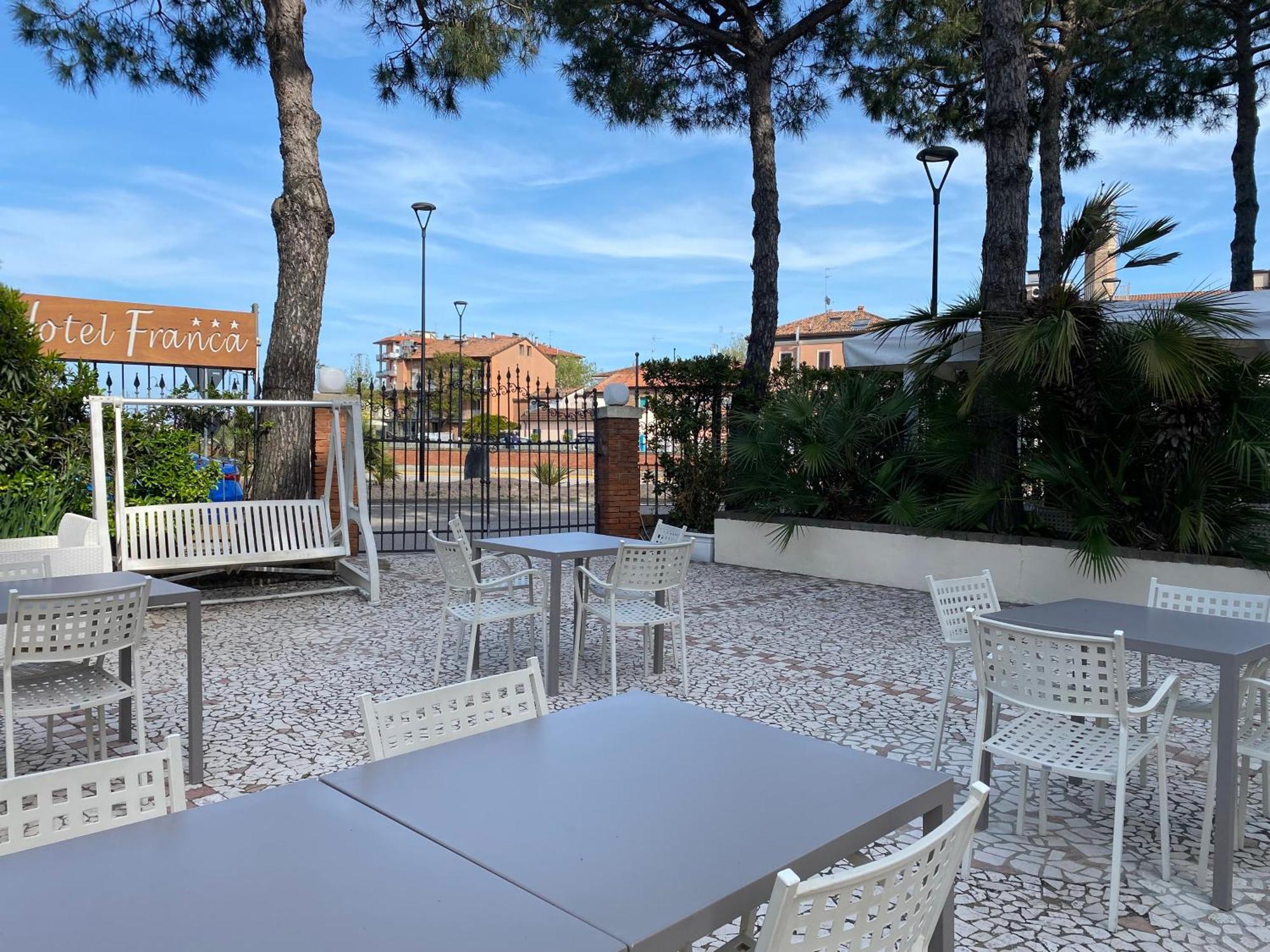 Hotel Franca Милано Мартима Екстериор снимка