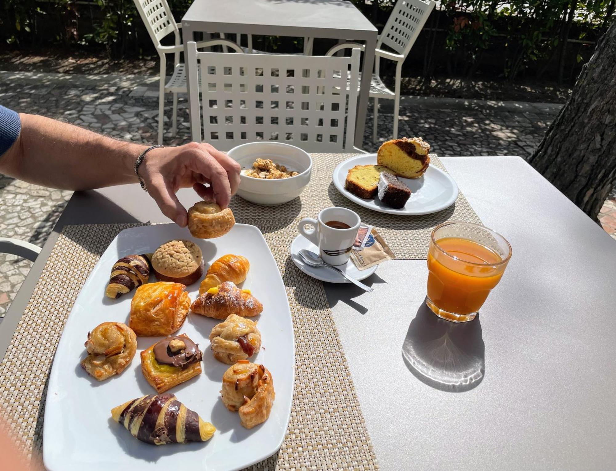 Hotel Franca Милано Мартима Екстериор снимка