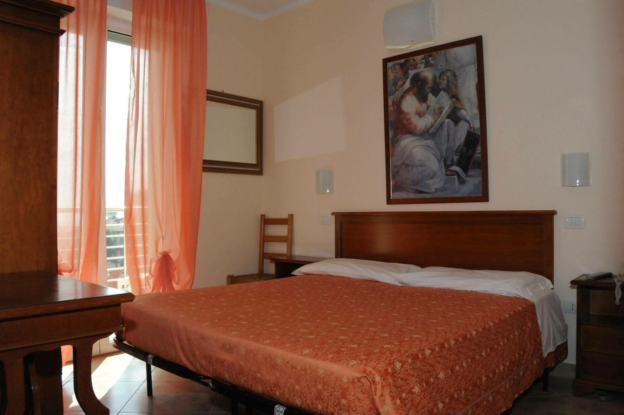 Hotel Franca Милано Мартима Екстериор снимка