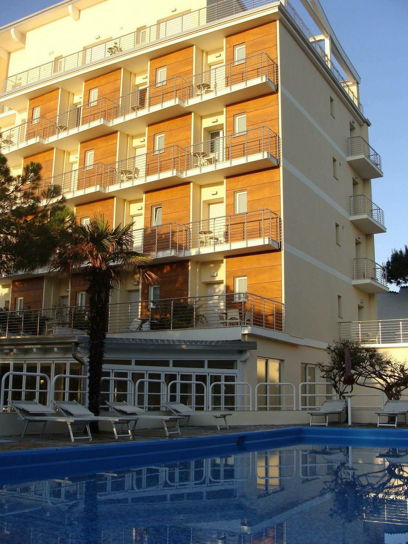 Hotel Franca Милано Мартима Екстериор снимка