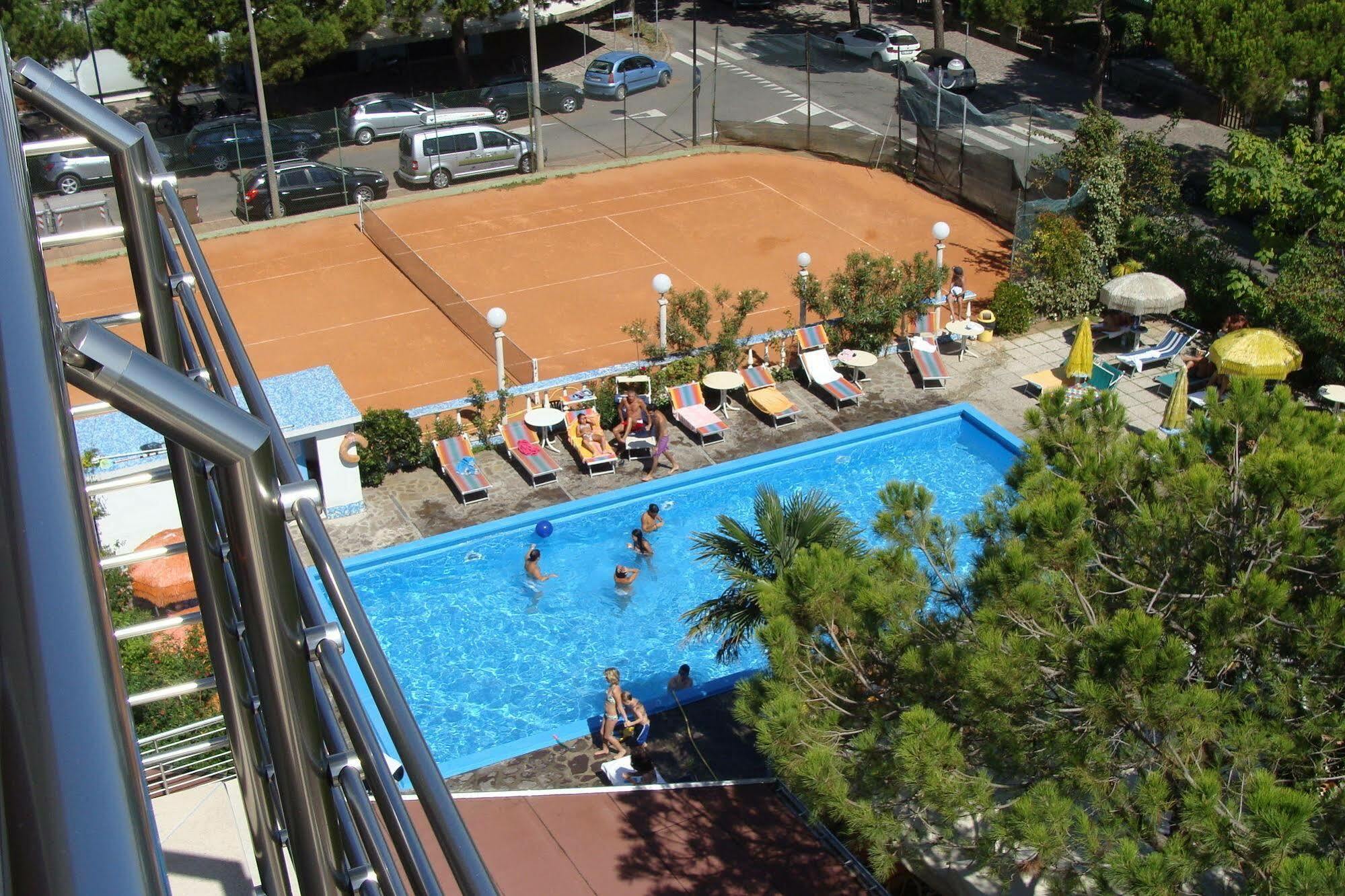 Hotel Franca Милано Мартима Екстериор снимка